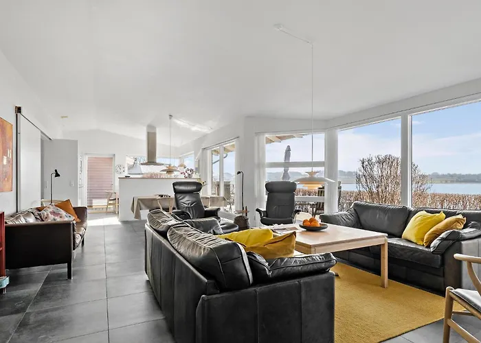 3 Bedroom Gorgeous In Hejls