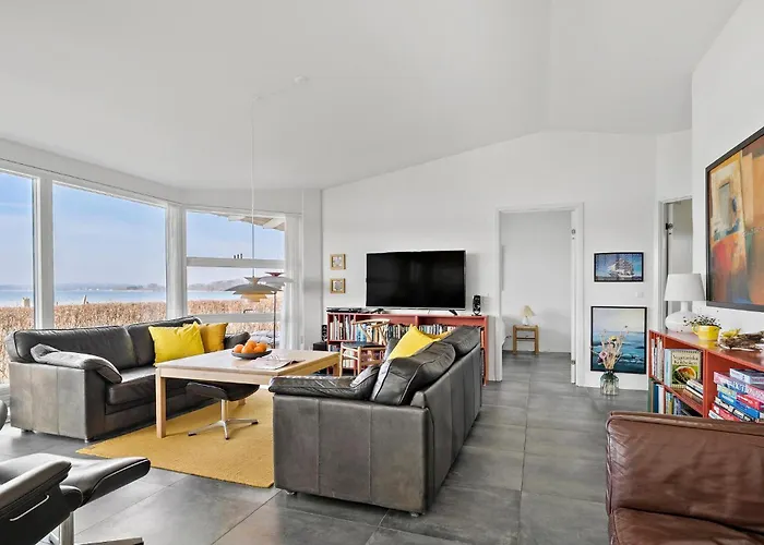3 Bedroom Gorgeous In Hejls